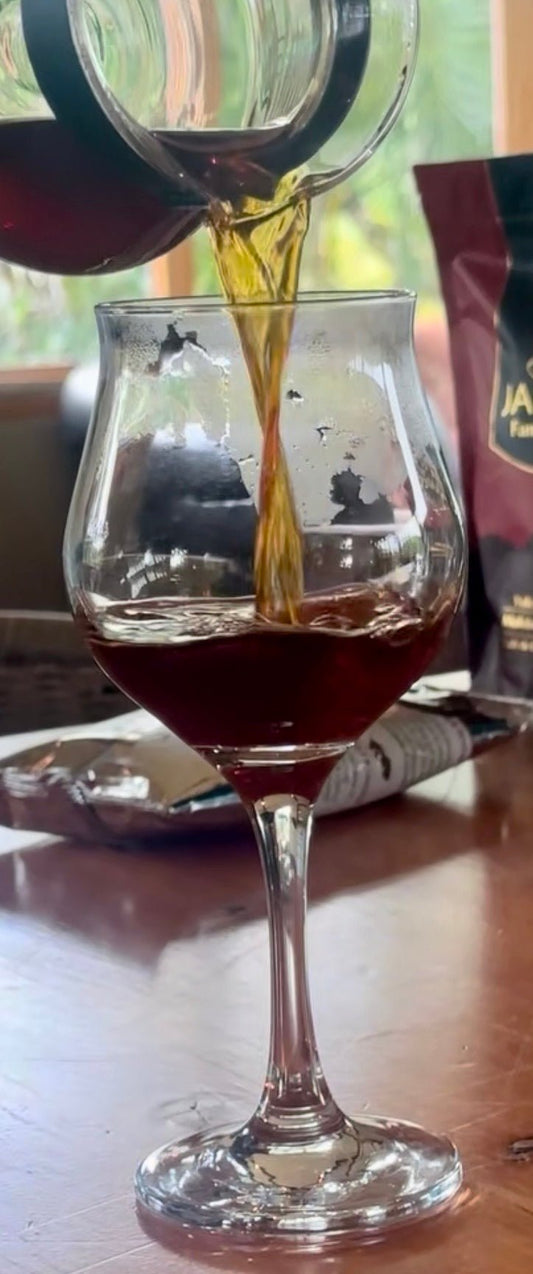 V60 brewing in Panama with Geisha and Pacamara coffee